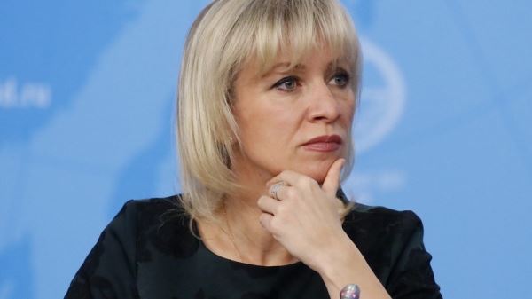 Захарова назвала неприемлемым призыв Франции не признавать вакцины из России
